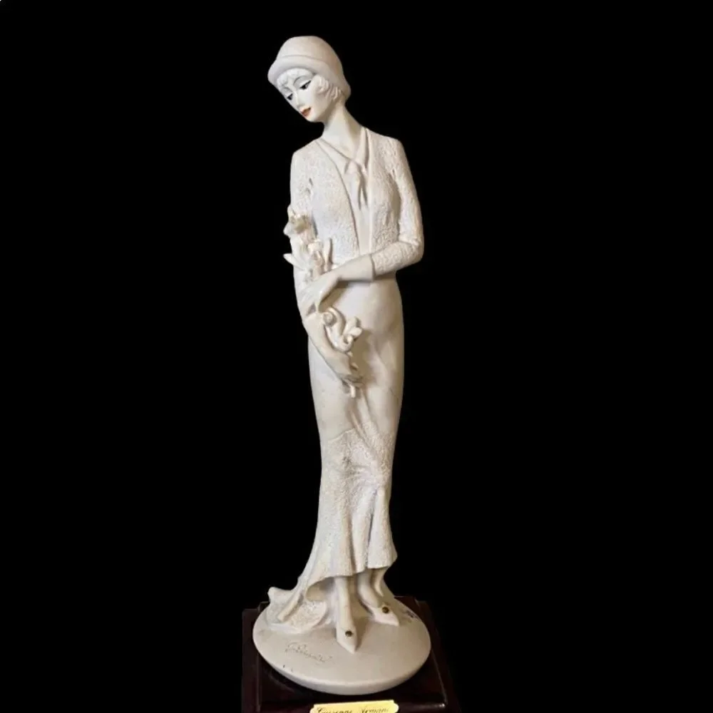 Capodimonte Giuseppe Armani Florence Italy “lady with flowers “ porcelain figure - Picture 2 of 14